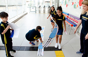 “Alice no país das maravilhas” inspira 3º ano a aprender medidas de comprimento e distância