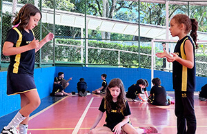 Corpo, som e criatividade: alunos do 3º ano exploram ritmo e melodia com percussão corporal